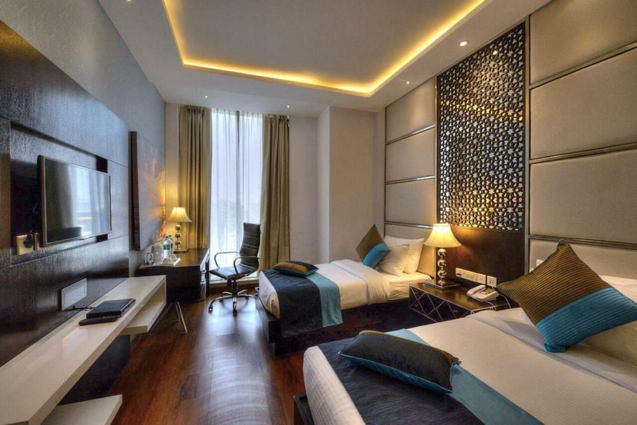 Hotel Delite Grand Faridabad Exterior photo